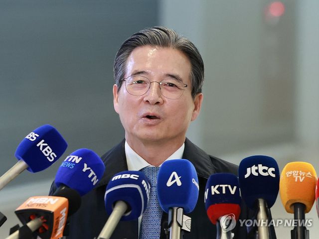 미국 출국하며 발언하는 김용범 정책실장