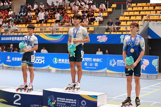 세계스피드선수권대회에서 한국 선수로는 8년 만에 개인종목 금메달 획득한 김지찬