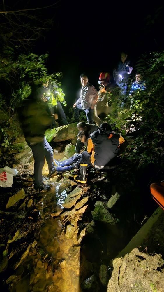 구조 활동 나선 소방대원