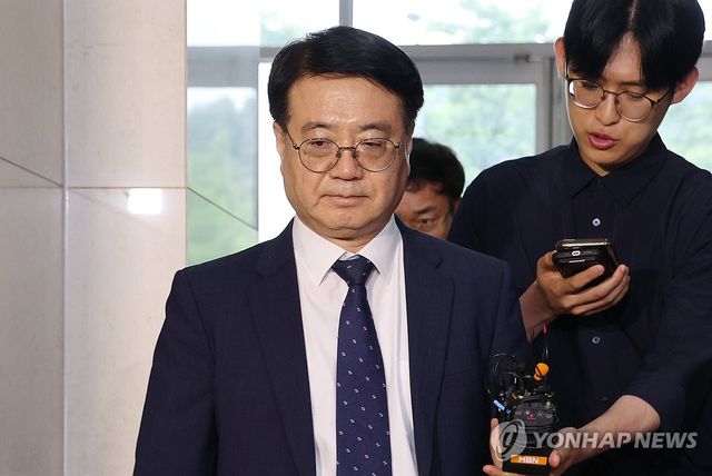 최주원 전 경북경찰청장 특검 출석