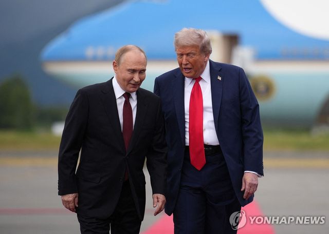 지난 8월 미 알래스카 앵커리지 미군기지서 만난 미러 정상