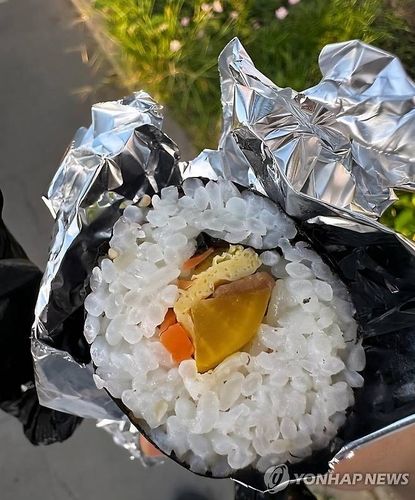 탐라문화제에서 판매된 '부실 김밥'