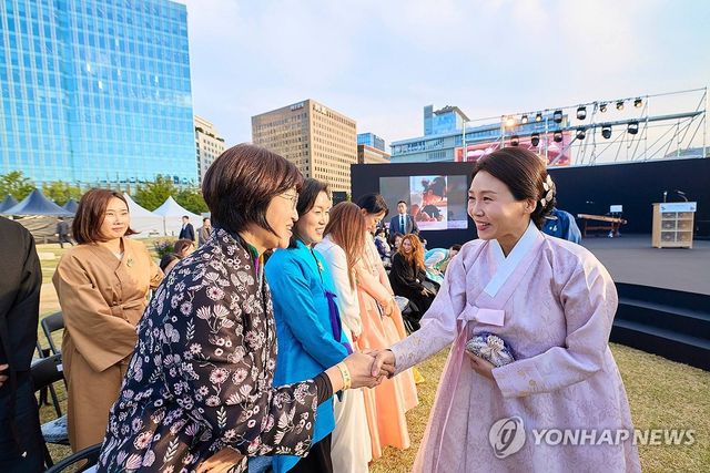 김혜경 여사, 한복 문화주간 기념행사 참석