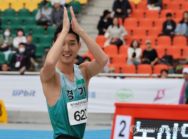 아쉬움을 전하는 우상혁