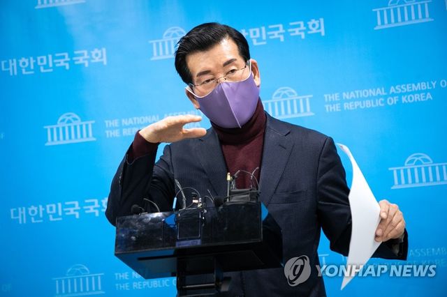 이재명 후보 욕설 파일 관련 추가 기자회견하는 장영하 변호사