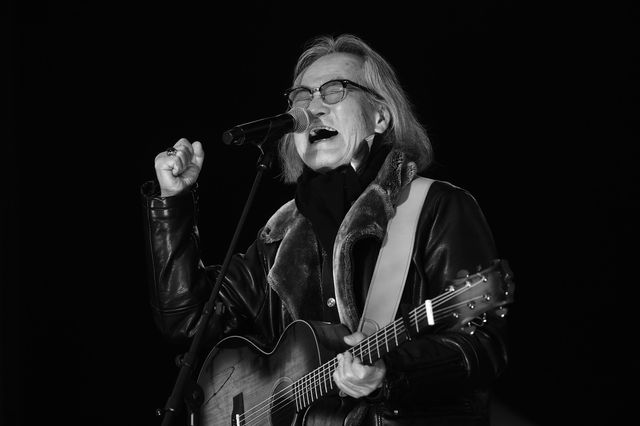 지난 18일 '경기 기후콘서트' 무대에서 공연하는 한대수 