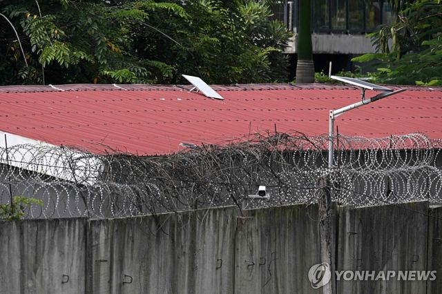 미얀마 범죄단지에 설치된 위성인터넷