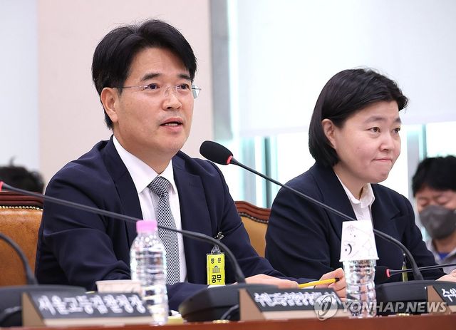 의원 질의 답변하는 박재억 수원지검장