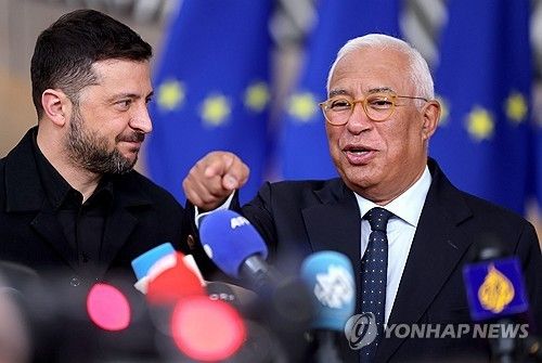 EU 정상회의 참석한 젤렌스키(좌)