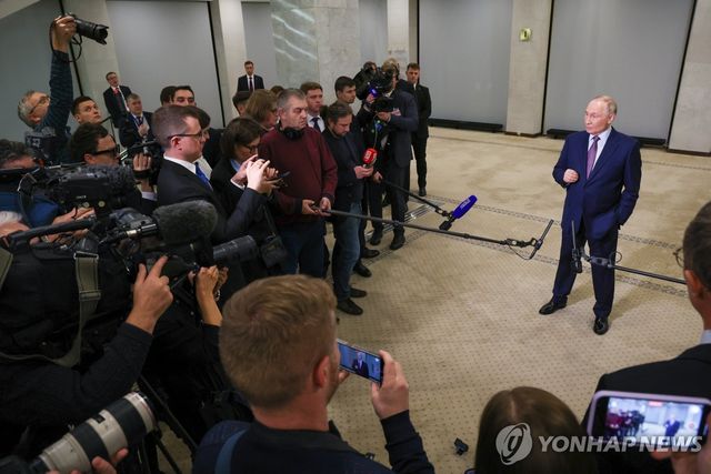 기자회견하는 푸틴 대통령