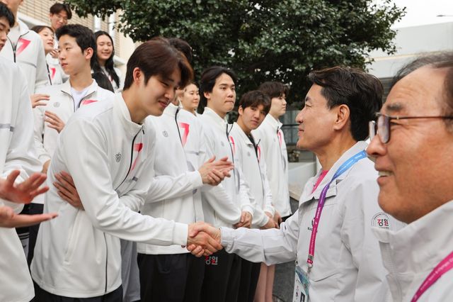 선수단 격려하는 김진태 강원도지사
