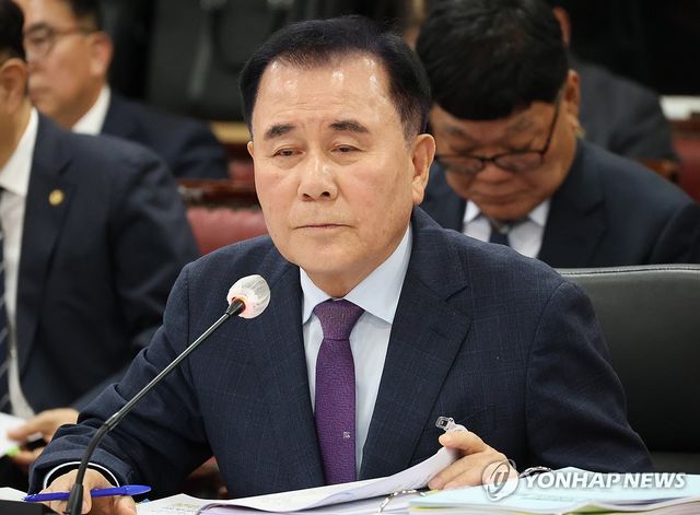 답변하는 김지철 충남교육감