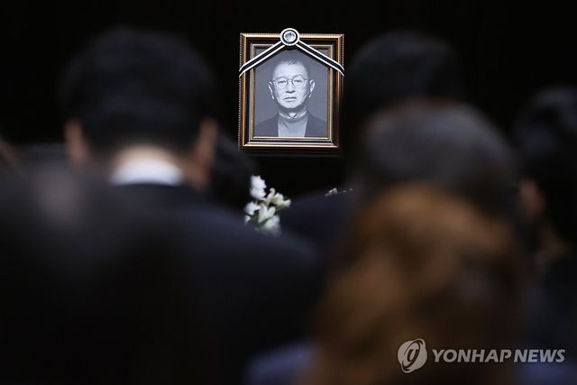 고(故) 전유성 영정