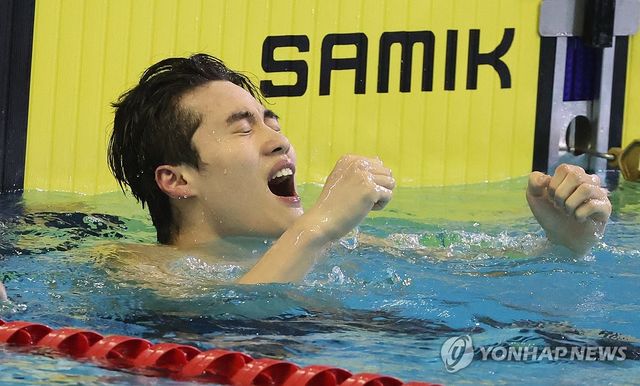 환호하는 황선우