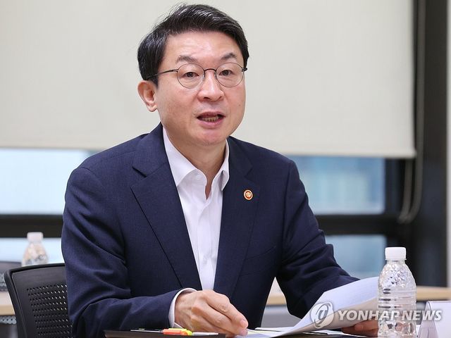 발언하는 이억원 금융위원장