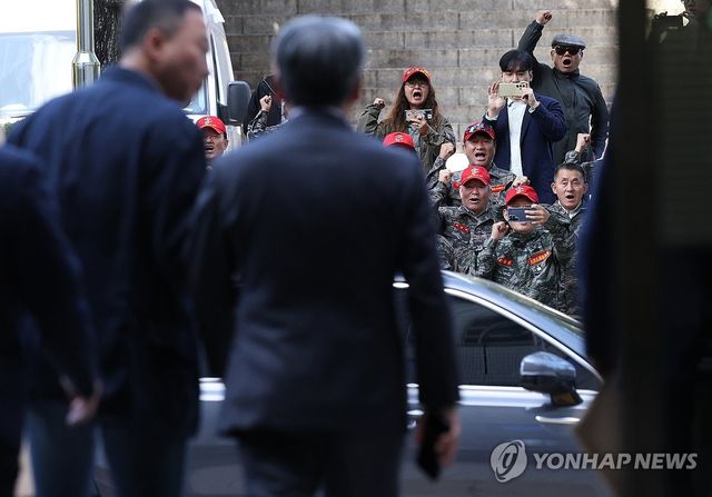 영장심사 마친 이종섭 향해