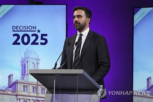 뉴욕시장 선거토론 발언하는 맘다니 후보