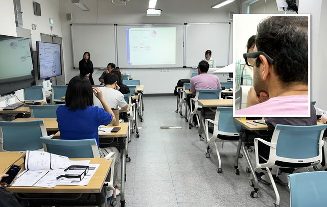 부산대, 'AI 통번역 안경' 시연