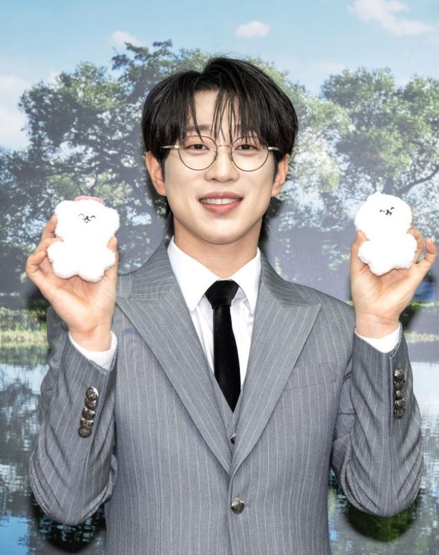 홍보대사로 위촉된 가수 안성훈 