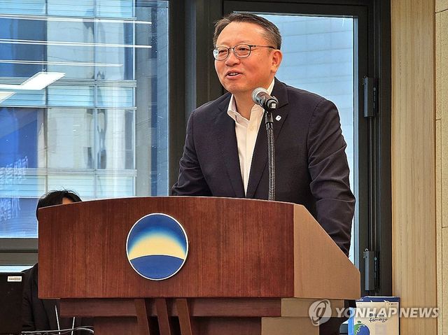 발언하는 정진완 우리은행장