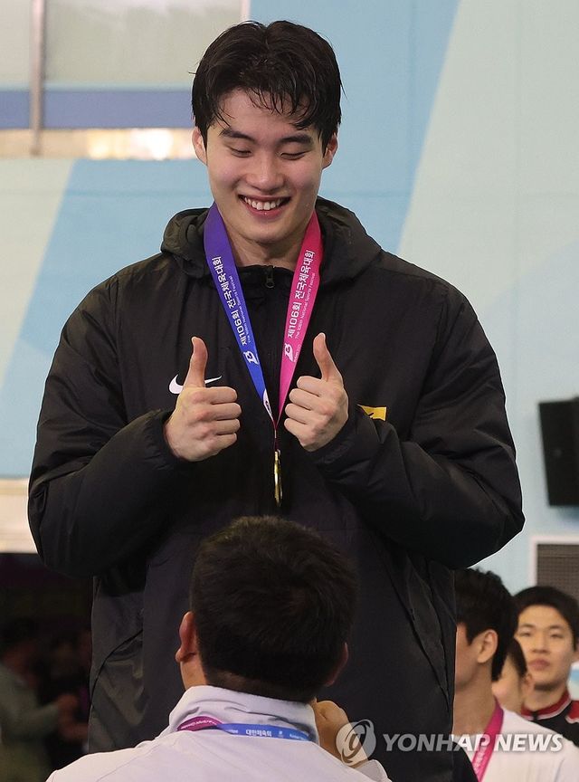 기뻐하는 황선우