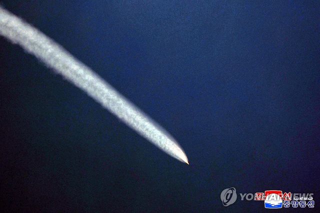 북한, 새 무기체계 극초음속 비행체 시험 발사