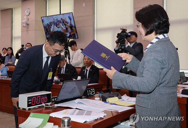 선서문 제출하는 구자현 서울고검장