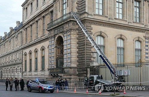 루브르 박물관 절도 현장