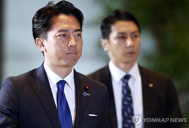 고이즈미 신지로 일본 방위상