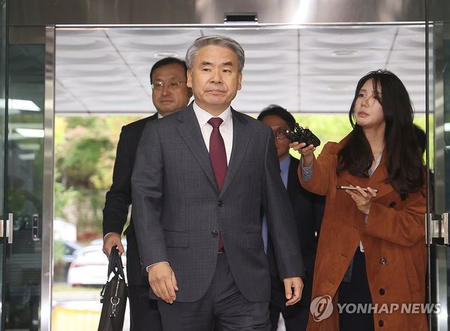 특검영장 이종섭 구속심사 출석…"혐의 인정 안 해"