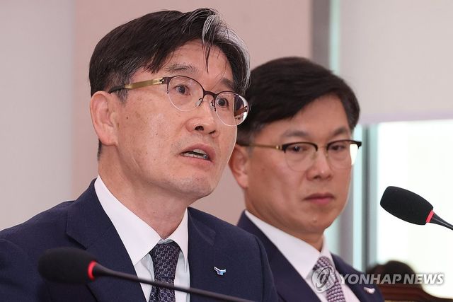 답변하는 오동운 공수처장