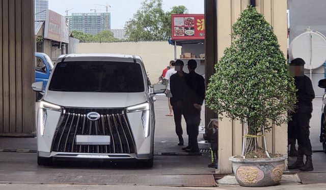 웬치 지키는 보안 요원들