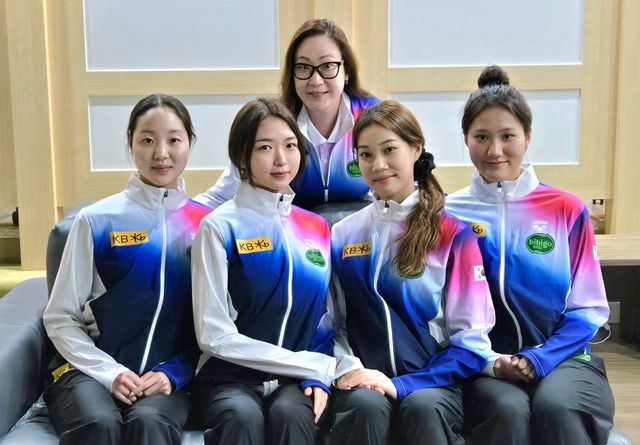 훈련을 시작한 아티스틱스위밍 대표팀