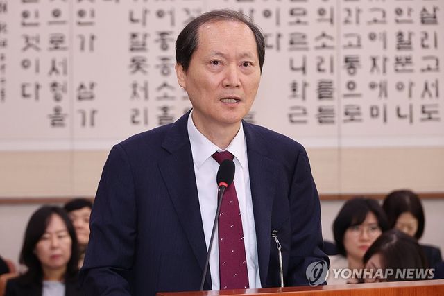 증인선서 거부 사유 소명하는 이완규 전 법제처장