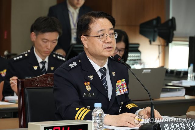 답변하는 최주원 대전경찰청장