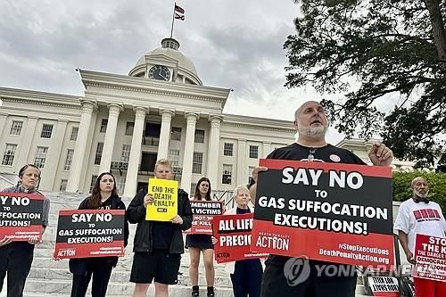 앨라배마 주의회 앞에서 열린 사형 반대 시위