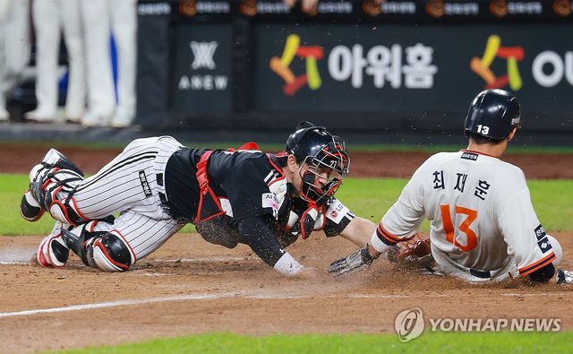 LG와 한화의 정규시즌 경기 모습. 