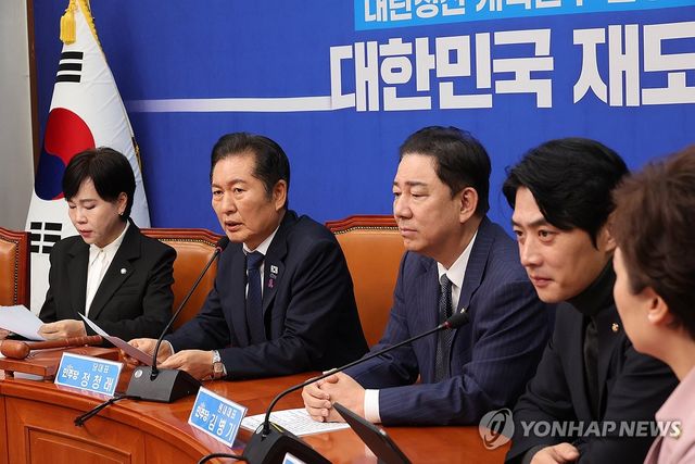 발언하는 정청래 대표