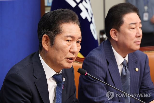 발언하는 정청래 대표