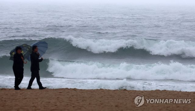 비 오는 강릉 경포해수욕장