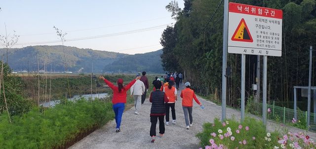 사천 곤양천 둑방길 걷기대회