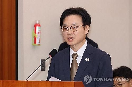 업무보고하는 김정관 산업부 장관
