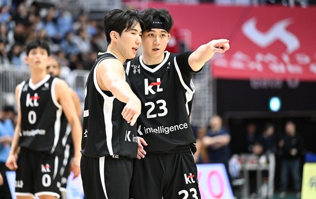 상의하는 문정현과 박준영