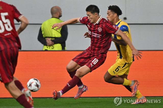 공 지키는 조규성