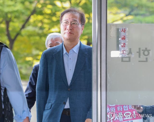 피의자 신분으로 해병특검 출석하는 박성재 전 장관