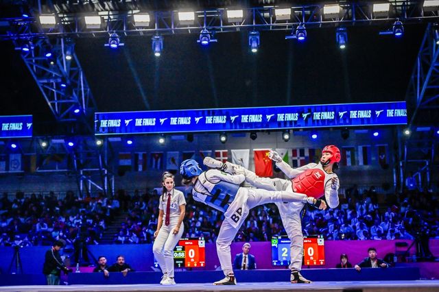 김유진(오른쪽)의 여자 57㎏급 결승 경기 장면.