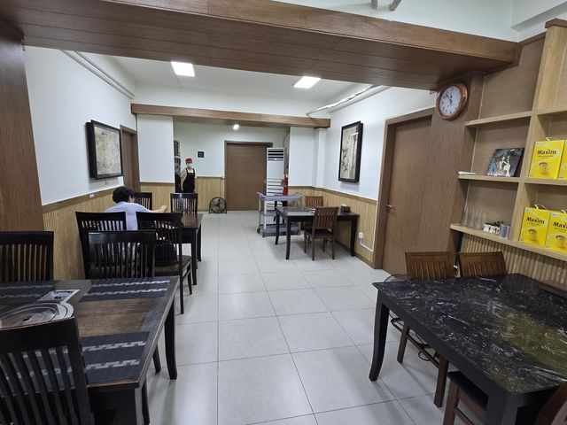 점심시간 텅 빈 김금옥 씨 식당