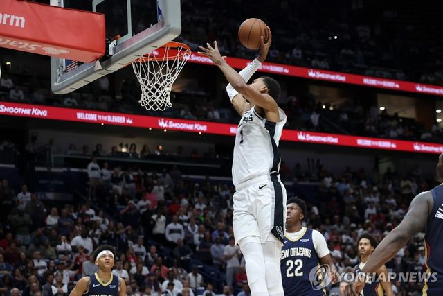 공격하는 빅토르 웸반야마