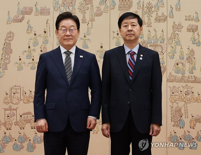 이재명 대통령, 구윤철 경제부총리 임명장 수여