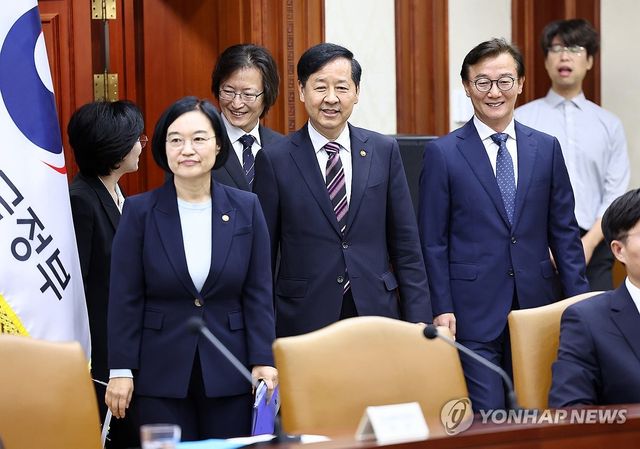 경제관계장관회의 참석하는 구윤철 부총리